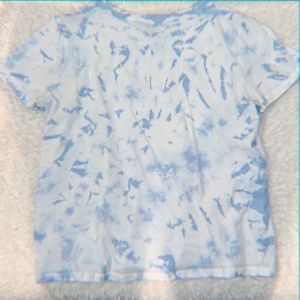 Women’s Blue and White Tie Dye Forever 21 T-shirt